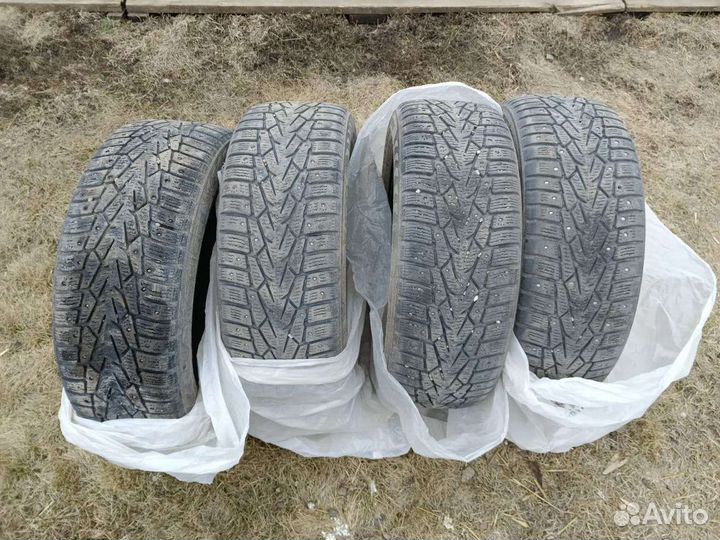 Nokian Tyres Hakkapeliitta 10 215/60 R17