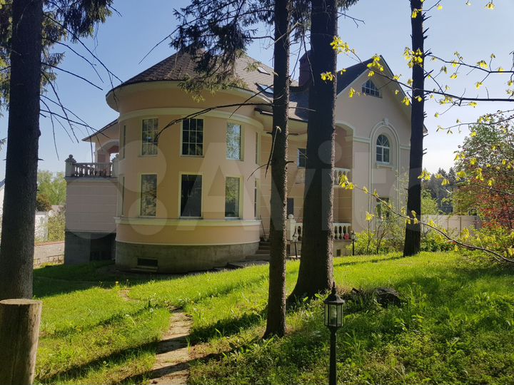 Коттедж 565 м² на участке 13 сот.