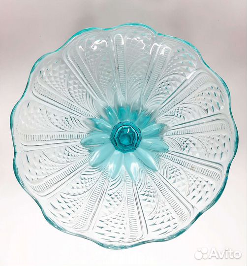 Ваза для фруктов на ножке. Цветное стекло