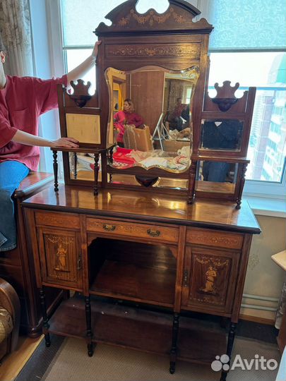 Антикварный сервант Викторианской эпохи