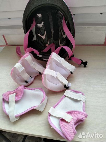 Шлем и защита на колени, ладони и логти