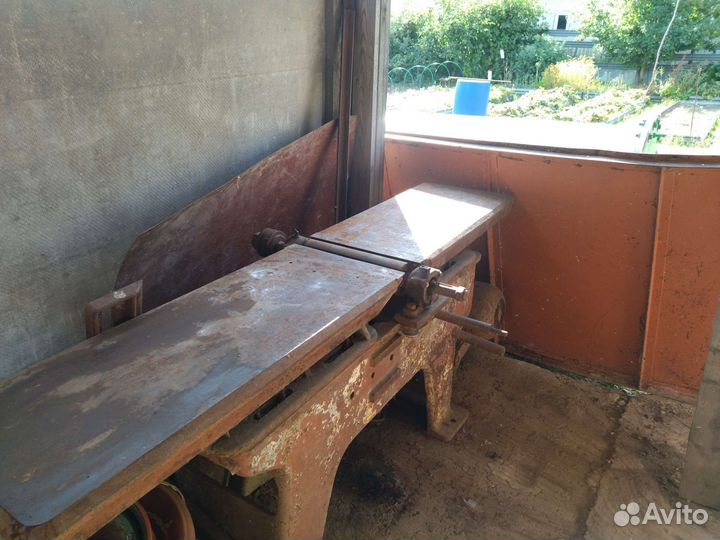 Деревообрабатывающий станок