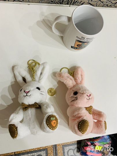 Брелок кошелек с замком и брелки зайцы