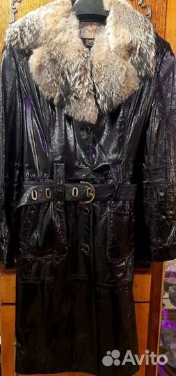 Женское пальто из лаковой кожи Дионис L