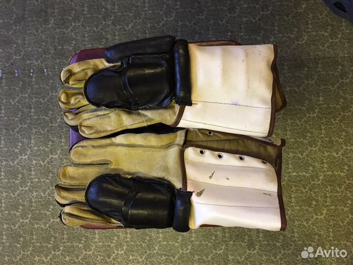 Вратарские перчатки