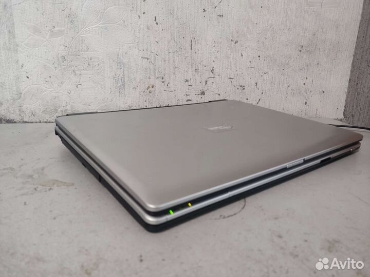 Ноутбук Pentium /1GB/radeon9600/hdd80gb