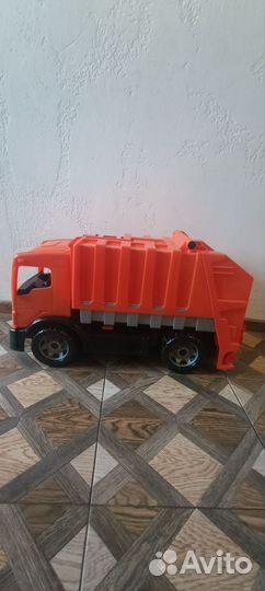 Мусоровоз большой