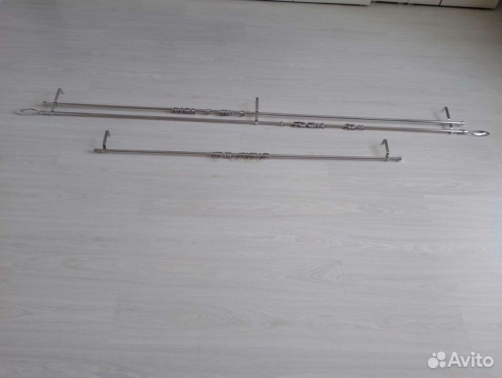 Два металлических хромированных карниза