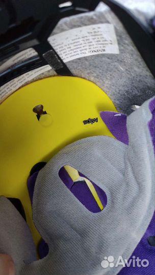 Детские горнолыжные ботинки и шлемы