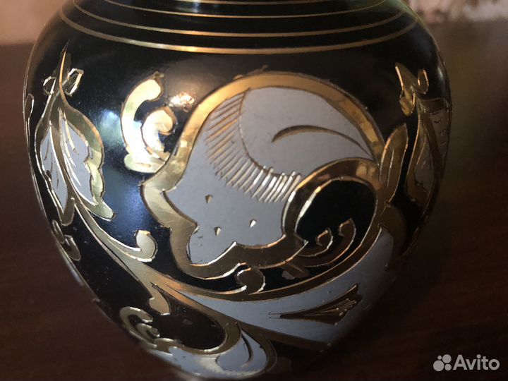 Пара бронзовых ваз