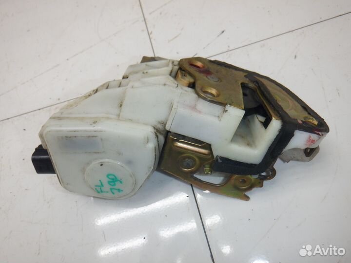 Замок двери передней левой Galant Aspire Legnum