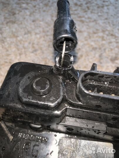 Замок двери левый