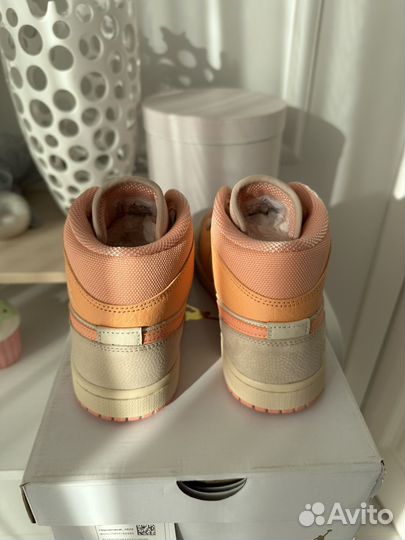 Air Jordan 1 Mid wmns 