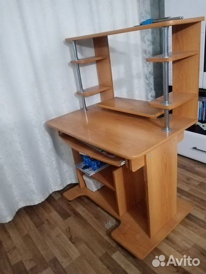 Компьютерный стол