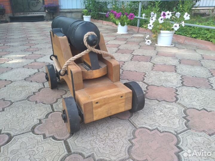 Декоративная корабельная пушка