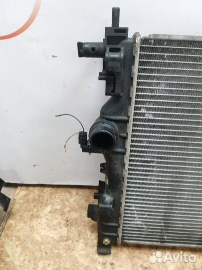 Радиатор охлаждения Opel Astra J хетчбэк 1.6
