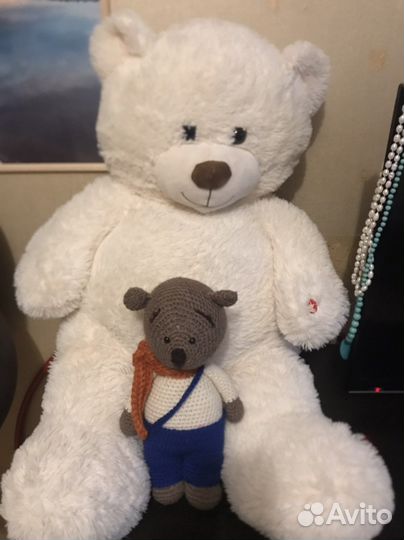 Плюшевый мишка и вязаный ручной работы