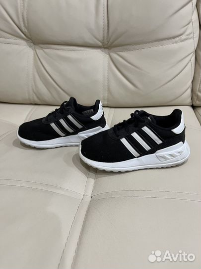 Кроссовки детские adidas 24