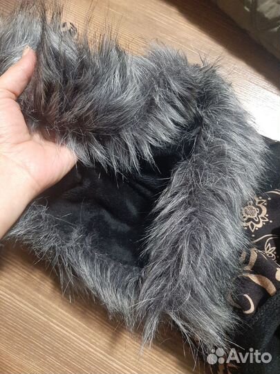 Капюшон с мехом и шарфы вместе очень тёплые