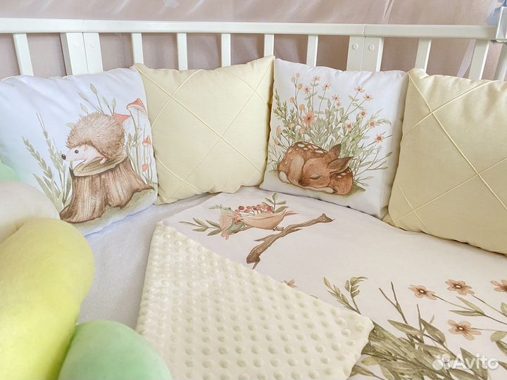 Комплект в детскую кроватку с бортиками