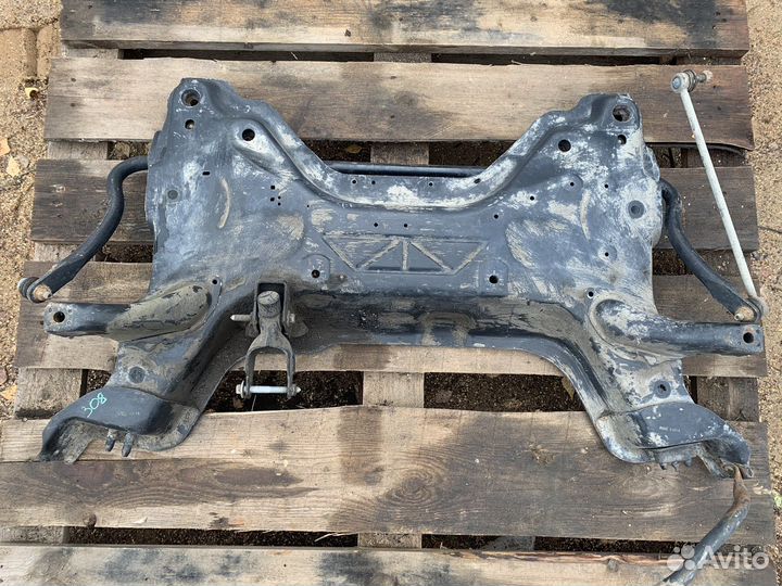 Подрамник передний Пежо 308