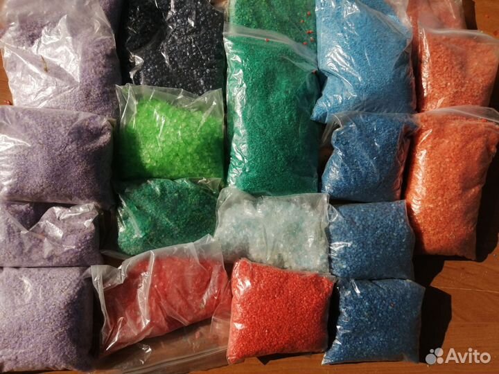 Мелкие цветные камни, песок для декора