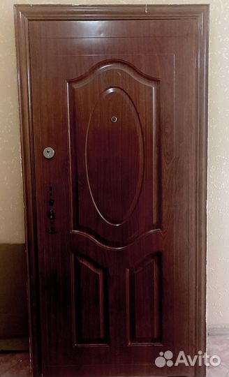 Дверь входная металлическая б/у