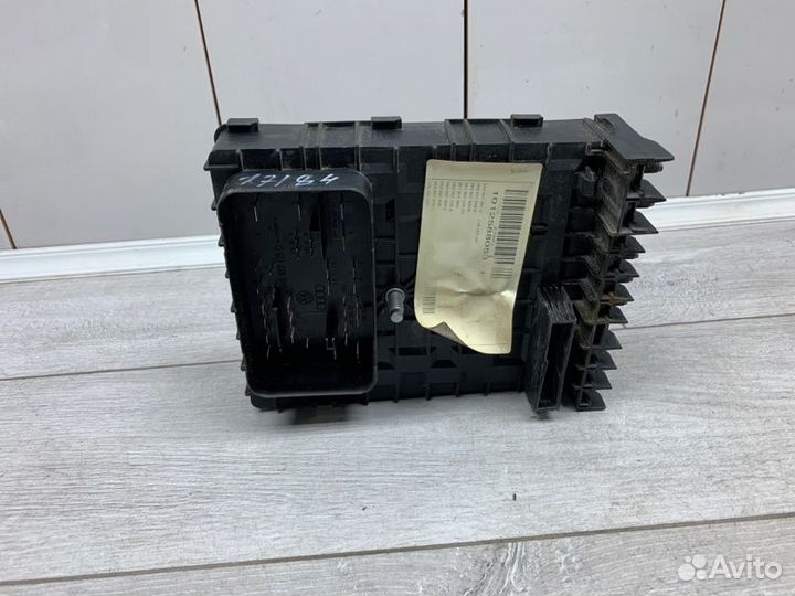 Блок предохранителей Volkswagen Caddy фургон BLS