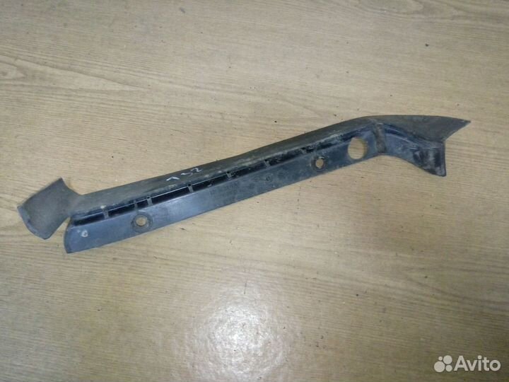 Левый уплотнитель капота Рено Меган 3