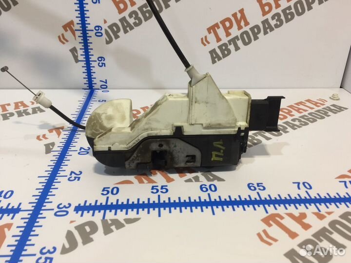 Ситроен Берлинго Замок передней двери Лев