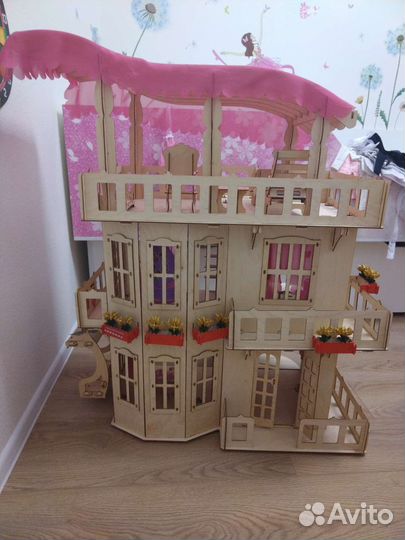 Домик кукольный с мебелью, 3 этажа