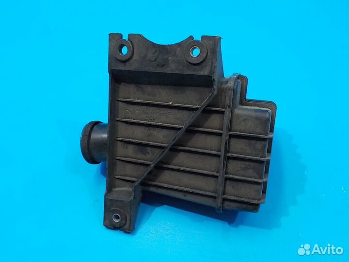 Резонатор воздушного фильтра mazda CX-7 2007-2012