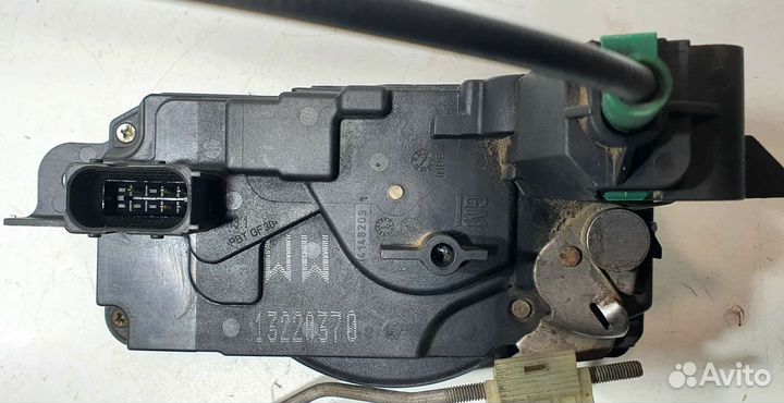 Замок двери передней правой Opel Astra H