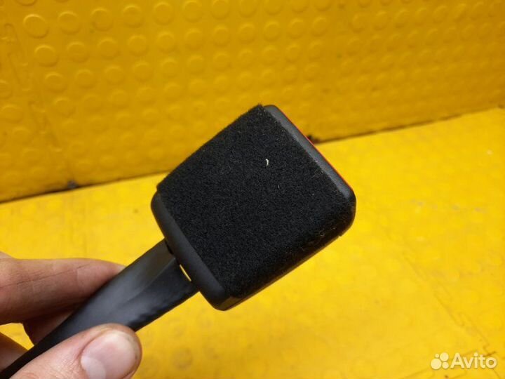 Ответная часть ремня безопасности передняя правая