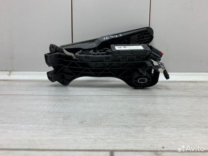 Педаль газа Volkswagen Golf хэтчбек cayb 2010