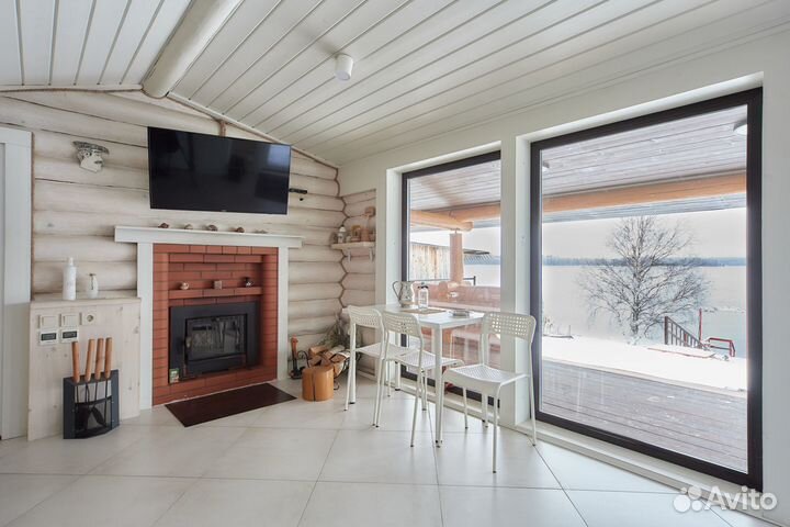 Дровяная баня на берегу озера