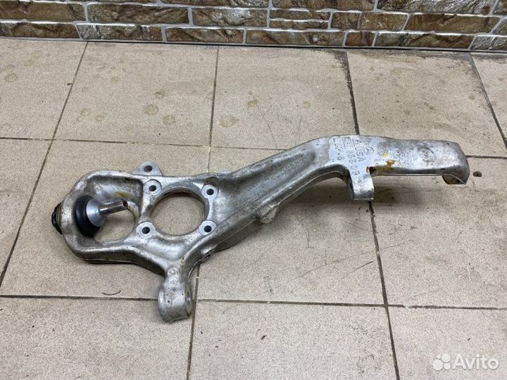 Кулак поворотный передний левый Mercedes-Benz