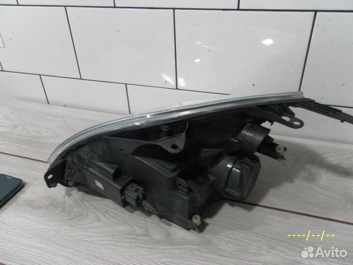 Фара правая галоген Ford Fiesta Mk5 2002-2005