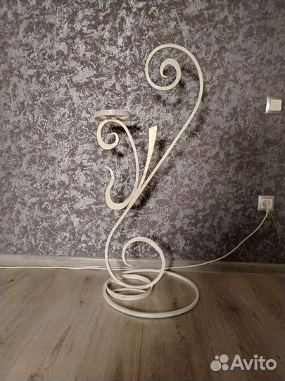 Кованная подставка для цветов