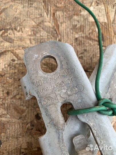 Петля капота Audi А6 C6 2.8 CCE 2008-2010