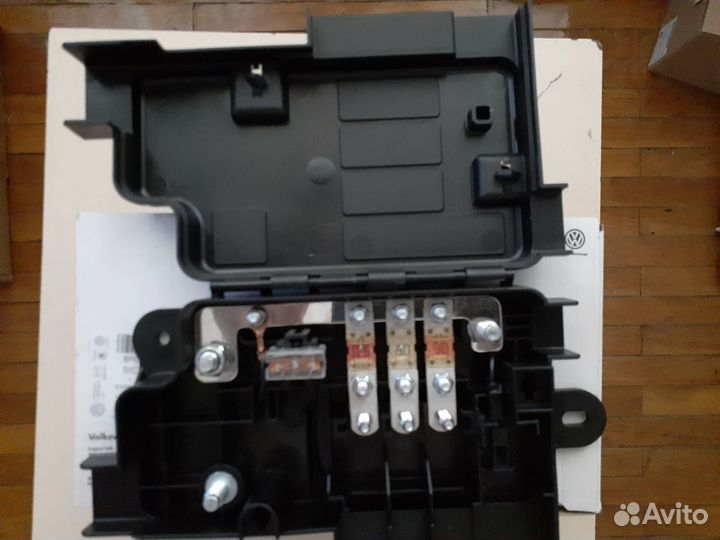 Блок предохранителей VW touareg audi 8PO937548