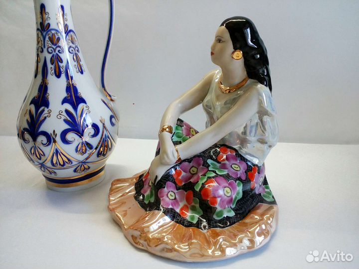 Фарфоровая статуэтка Цыганка Дулево. + Графин