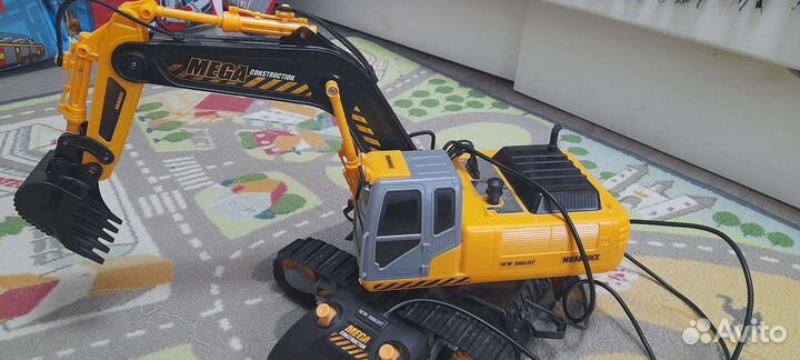 Экскаватор игрушка