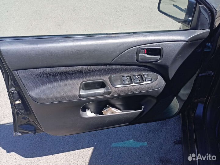 Mitsubishi Lancer Cedia 1.8 МТ, 2002, 100 000 км