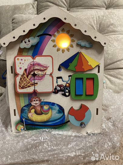 Бизидом бизиборд Дом со светом Времена года