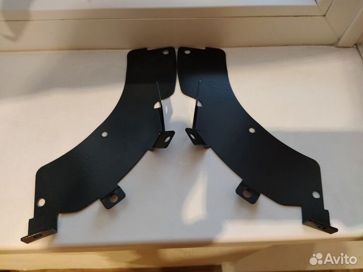 Туарег. Кронштейны для передних брызговиков