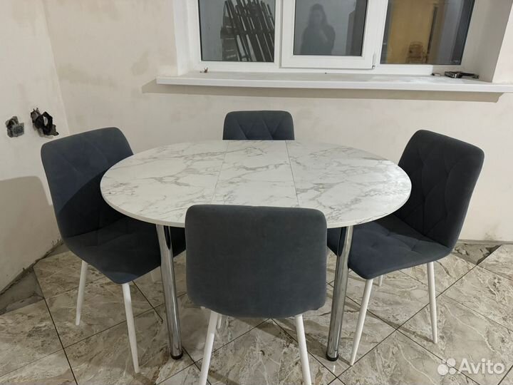 Раскладной стол и стулья