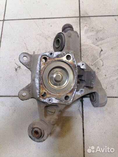 Кулак задний левый Volvo S80 1