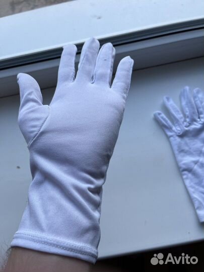 Белые перчатки