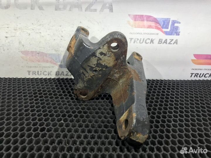 Кронштейн передней рессоры левый